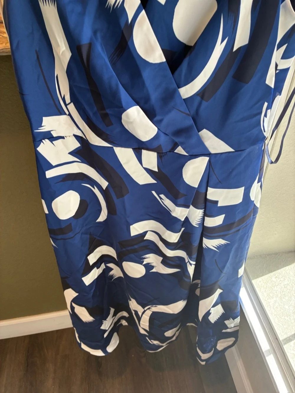 Ralph Lauren Blue and White Abstract Sleeveless V‑Neck Midi Dress - Picture 8 of 12